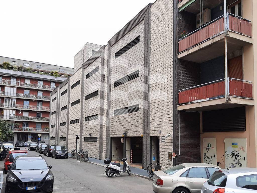 Box o garage Via Andrea Pellizzone Milano Milano Lombardia